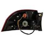 Baklys, høyre rød passer Kia